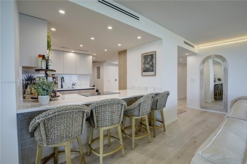 Снять в аренду кондоминиум в Ки-Бискейн, Флорида 3 спальни, 165.55м2, № 1957464 - фото 10