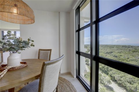 Снять в аренду кондоминиум в Ки-Бискейн, Флорида 3 спальни, 165.55м2, № 1957464 - фото 14