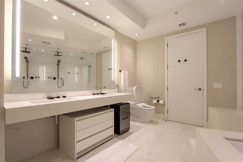 Condominio en venta en Sunny Isles Beach, Florida, 4 dormitorios, 294.59 m2 № 1978278 - foto 21