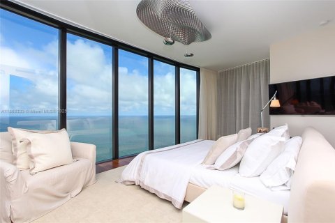 Condominio en venta en Sunny Isles Beach, Florida, 4 dormitorios, 294.59 m2 № 1978278 - foto 28