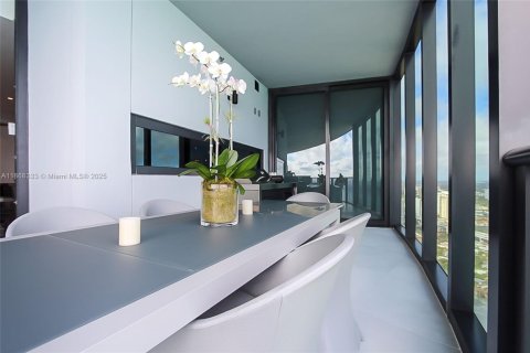 Condominio en venta en Sunny Isles Beach, Florida, 4 dormitorios, 294.59 m2 № 1978278 - foto 4