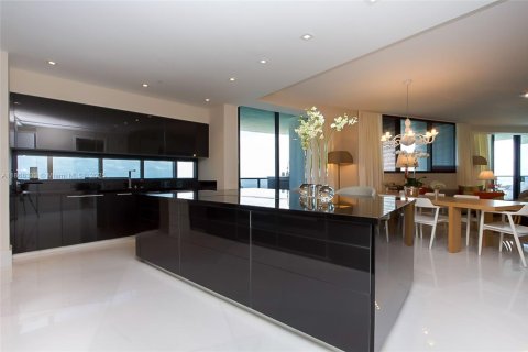 Condominio en venta en Sunny Isles Beach, Florida, 4 dormitorios, 294.59 m2 № 1978278 - foto 18