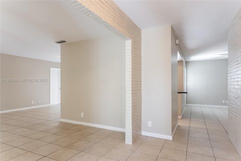 Снять в аренду виллу или дом в Веллингтон, Флорида 4 спальни, 173.73м2, № 1988136 - фото 4