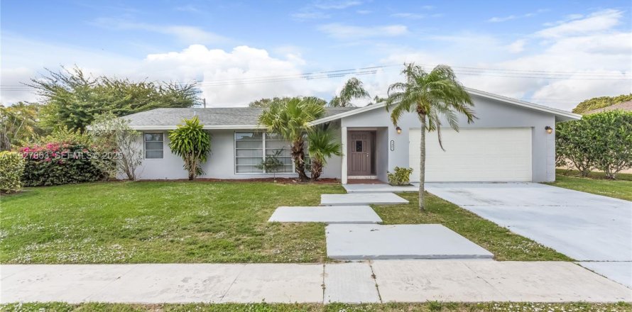 Дом в Веллингтон, Флорида 4 спальни, 173.73м2 № 1988136