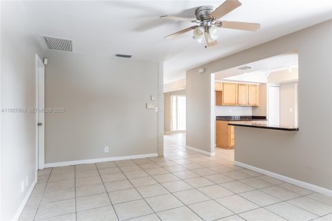 Снять в аренду виллу или дом в Веллингтон, Флорида 4 спальни, 173.73м2, № 1988136 - фото 3