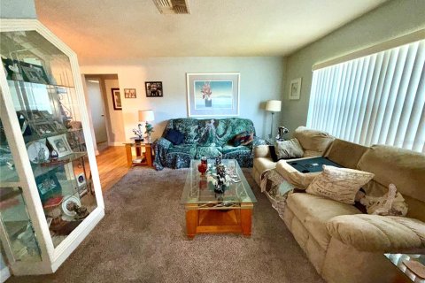 House in Port Richey, Florida 3 bedrooms, 134.24 sq.m. № 1912554 - photo 5