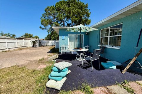 House in Port Richey, Florida 3 bedrooms, 134.24 sq.m. № 1912554 - photo 27