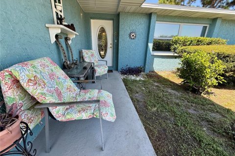 House in Port Richey, Florida 3 bedrooms, 134.24 sq.m. № 1912554 - photo 3