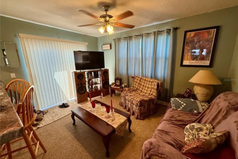 House in Port Richey, Florida 3 bedrooms, 134.24 sq.m. № 1912554 - photo 24