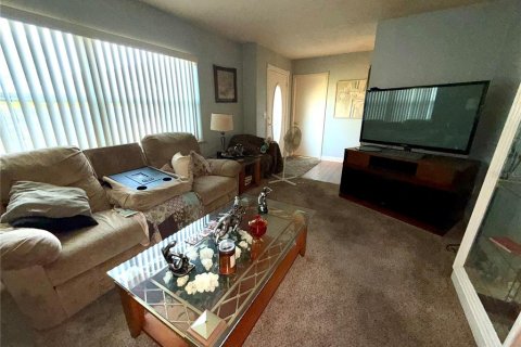 House in Port Richey, Florida 3 bedrooms, 134.24 sq.m. № 1912554 - photo 7