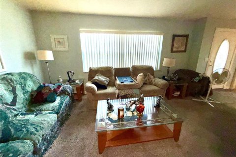 House in Port Richey, Florida 3 bedrooms, 134.24 sq.m. № 1912554 - photo 6