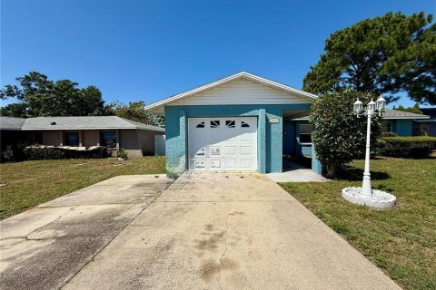 House in Port Richey, Florida 3 bedrooms, 134.24 sq.m. № 1912554 - photo 1