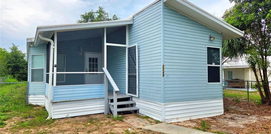 Propiedad comercial en Lakeland, Florida 6 dormitorios, 186.92 m2 № 2105619