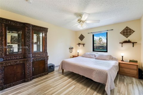 Купить виллу или дом в Хомстед, Флорида 4 спальни, 220.74м2, № 2051151 - фото 16