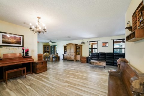 Купить виллу или дом в Хомстед, Флорида 4 спальни, 220.74м2, № 2051151 - фото 12