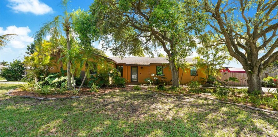 Дом в Хомстед, Флорида 4 спальни, 220.74м2 № 2051151