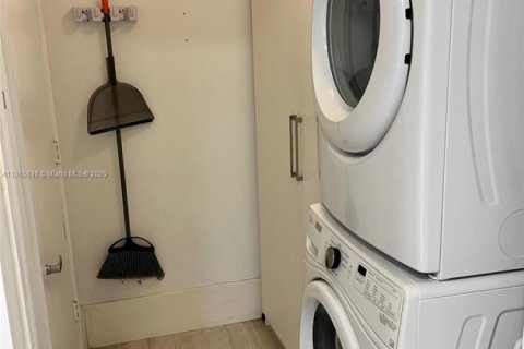 Снять в аренду кондоминиум в Норт-Майами-Бич, Флорида 3 спальни, 199.93м2, № 1893259 - фото 17