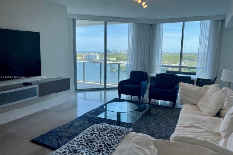 Снять в аренду кондоминиум в Норт-Майами-Бич, Флорида 3 спальни, 199.93м2, № 1893259 - фото 2