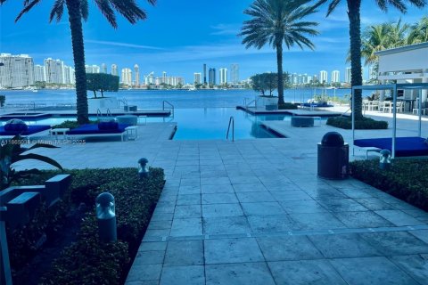 Снять в аренду кондоминиум в Норт-Майами-Бич, Флорида 3 спальни, 199.93м2, № 1893259 - фото 23