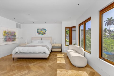 Casa en venta en Miami Beach, Florida, 4 dormitorios, 328.78 m2 № 1714979 - foto 19