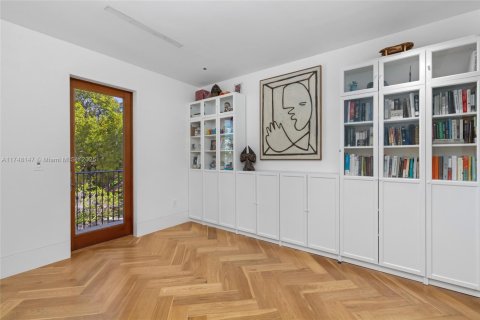 Купить виллу или дом в Майами-Бич, Флорида 4 спальни, 328.78м2, № 1714979 - фото 15