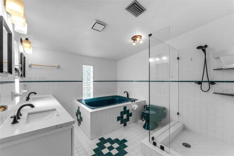 House in Cutler Bay, Florida 4 bedrooms, 185.99 sq.m. № 2012008 - photo 29