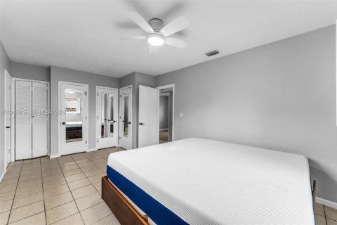 House in Cutler Bay, Florida 4 bedrooms, 185.99 sq.m. № 2012008 - photo 26