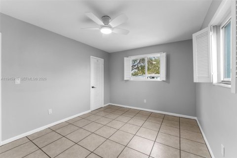 House in Cutler Bay, Florida 4 bedrooms, 185.99 sq.m. № 2012008 - photo 21