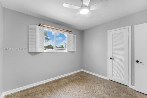 House in Cutler Bay, Florida 4 bedrooms, 185.99 sq.m. № 2012008 - photo 18