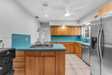 House in Cutler Bay, Florida 4 bedrooms, 185.99 sq.m. № 2012008 - photo 14