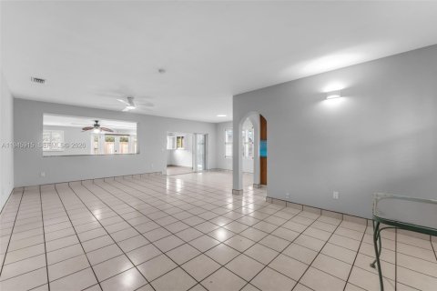 House in Cutler Bay, Florida 4 bedrooms, 185.99 sq.m. № 2012008 - photo 4