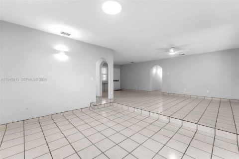House in Cutler Bay, Florida 4 bedrooms, 185.99 sq.m. № 2012008 - photo 7