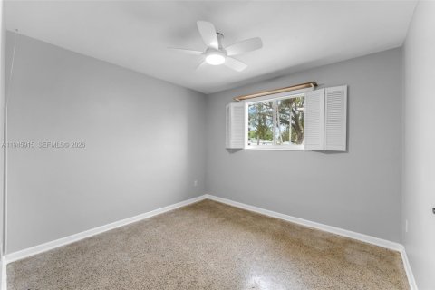 House in Cutler Bay, Florida 4 bedrooms, 185.99 sq.m. № 2012008 - photo 17