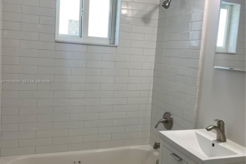 Casa en alquiler en Miami, Florida, 3 dormitorios, 115.48 m2 № 2008433 - foto 7