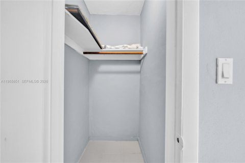 Condominio en alquiler en Aventura, Florida, 2 dormitorios, 71.35 m2 № 2011297 - foto 27