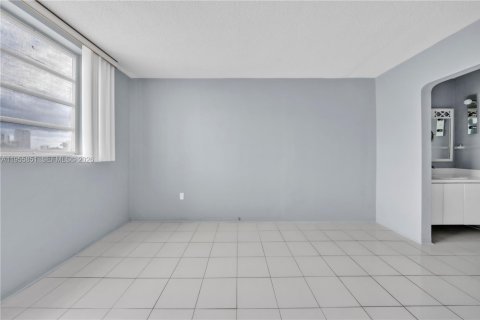 Condominio en alquiler en Aventura, Florida, 2 dormitorios, 71.35 m2 № 2011297 - foto 18