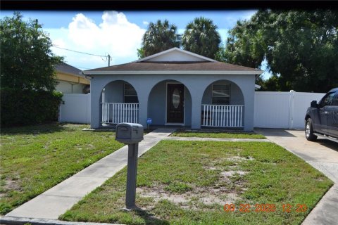 Villa ou maison à Tampa, Floride 3 chambres, 93.65 m2 № 2380627