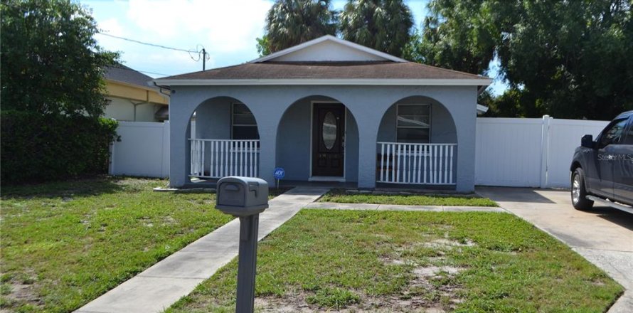 Villa ou maison à Tampa, Floride 3 chambres, 93.65 m2 № 2380627