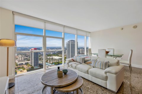 Condominio en alquiler en Hallandale Beach, Florida, 1 dormitorio, 80.92 m2 № 2036885 - foto 10