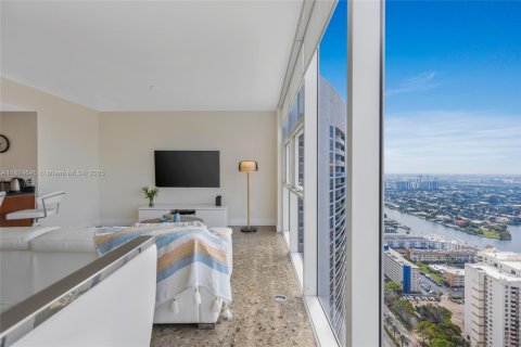 Condominio en alquiler en Hallandale Beach, Florida, 1 dormitorio, 80.92 m2 № 2036885 - foto 8