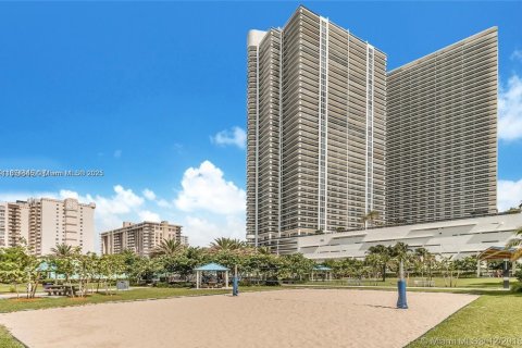 Condominio en alquiler en Hallandale Beach, Florida, 1 dormitorio, 80.92 m2 № 2036885 - foto 2