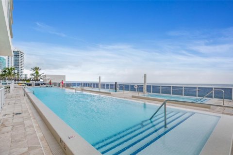 Condominio en alquiler en Hallandale Beach, Florida, 1 dormitorio, 80.92 m2 № 2036885 - foto 20