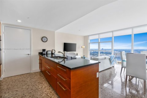 Condominio en alquiler en Hallandale Beach, Florida, 1 dormitorio, 80.92 m2 № 2036885 - foto 3