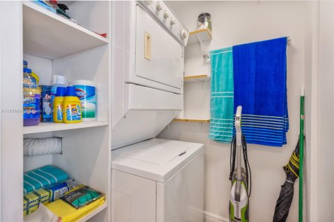 Condominio en alquiler en Hallandale Beach, Florida, 1 dormitorio, 80.92 m2 № 2036885 - foto 18