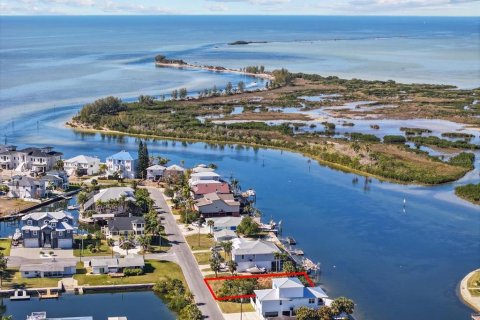 Land in Hernando Beach, Florida № 1544613 - photo 1