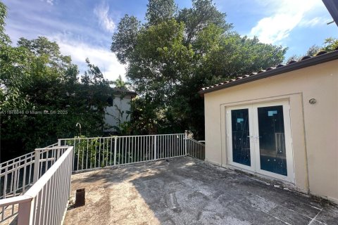House in Miami Shores, Florida 3 bedrooms, 231.7 sq.m. № 1923822 - photo 9