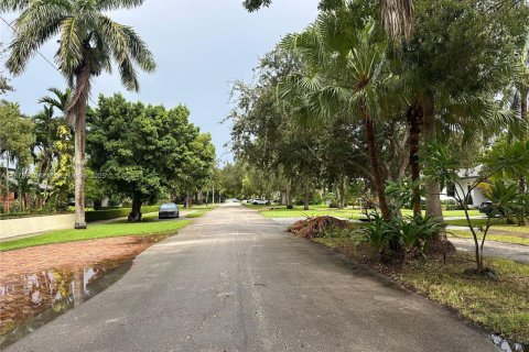House in Miami Shores, Florida 3 bedrooms, 231.7 sq.m. № 1923822 - photo 6