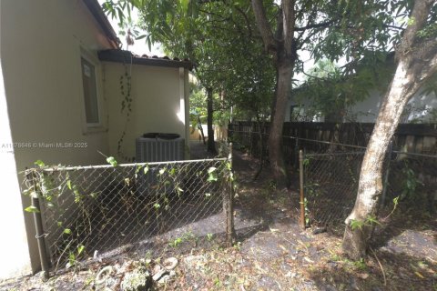 House in Miami Shores, Florida 3 bedrooms, 231.7 sq.m. № 1923822 - photo 5