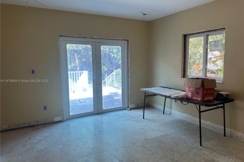 House in Miami Shores, Florida 3 bedrooms, 231.7 sq.m. № 1923822 - photo 10