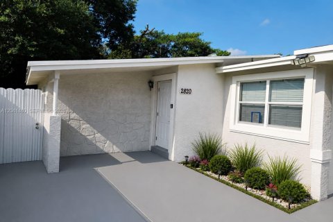 Villa ou maison à vendre à Fort Lauderdale, Floride: 3 chambres, 136.38 m2 № 2176794 - photo 4
